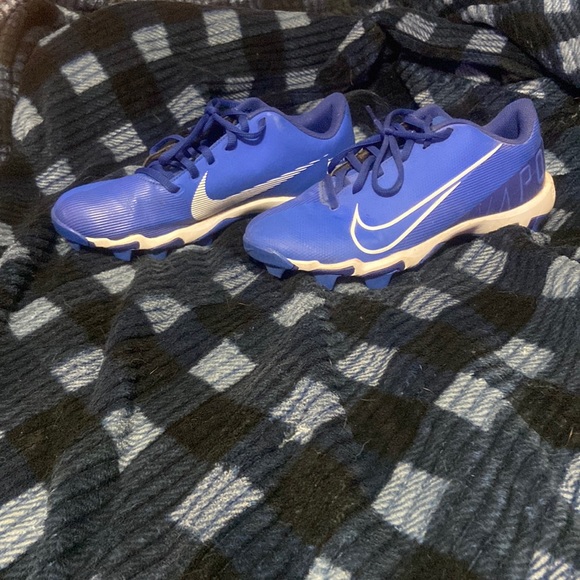 Nike Softball Cleats (Barely Worn) (Size 6y) - Picture 1 of 4